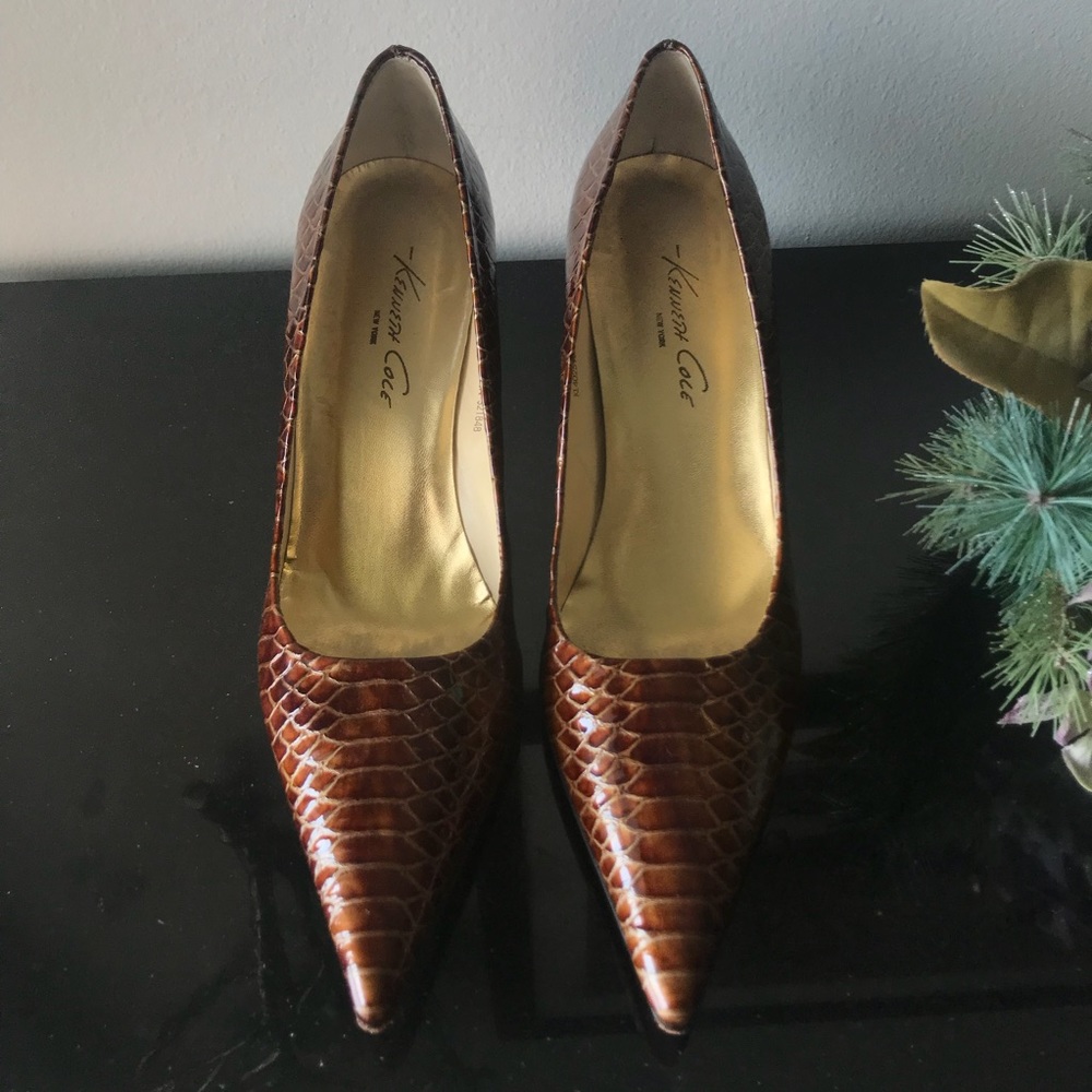 Kenneth Cole Patent Faux Snakeskin Low Pump